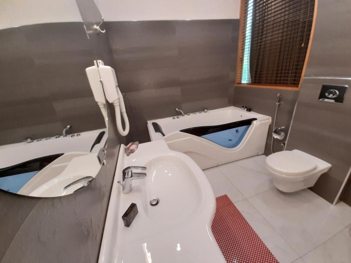 Lawrence View Hotel, ラホール エクステリア 写真
