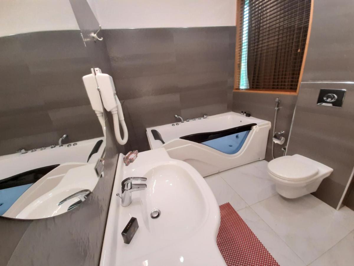 Lawrence View Hotel, ラホール エクステリア 写真
