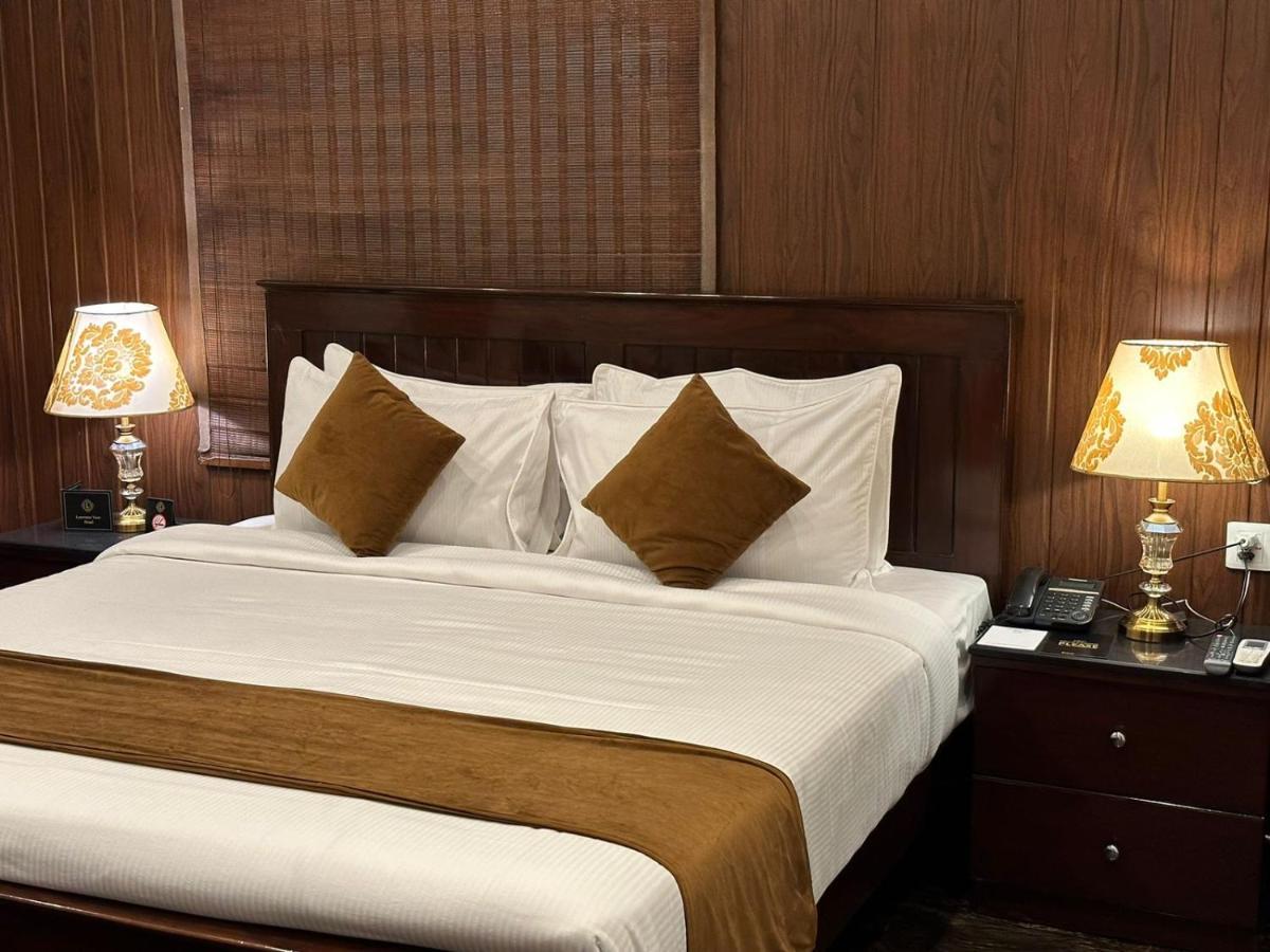 Lawrence View Hotel, ラホール エクステリア 写真