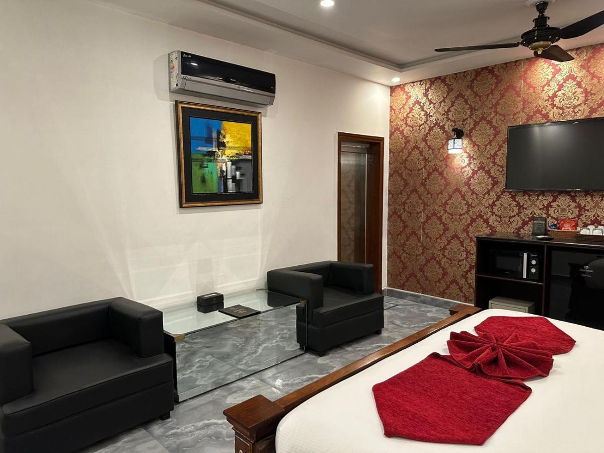 Lawrence View Hotel, ラホール エクステリア 写真